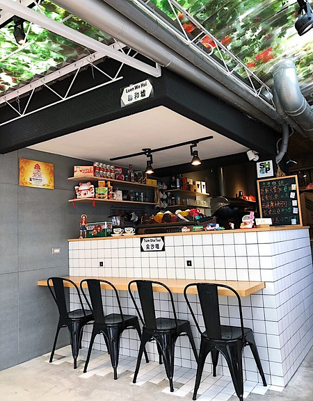樂奇港味 店內環境 吧台座位.JPG